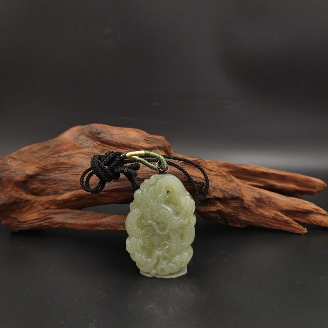 Q和田玉龙形吊坠0572