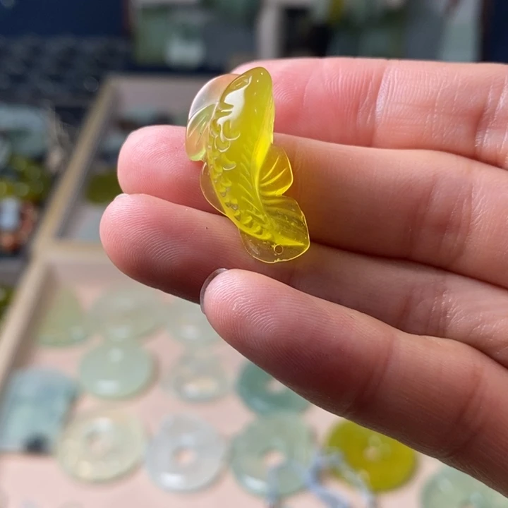 蛇纹石玉颈饰未镶嵌