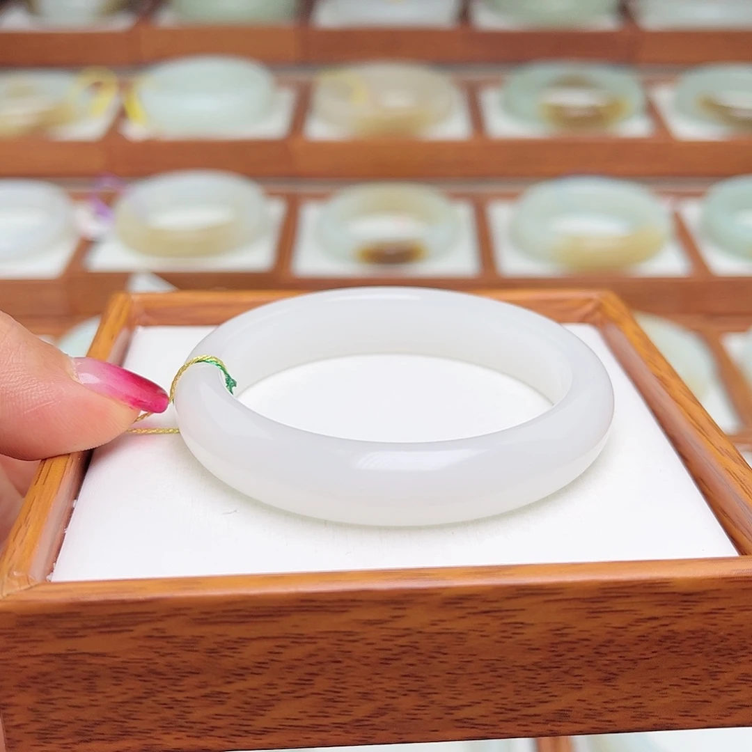 和田玉手镯未镶嵌53