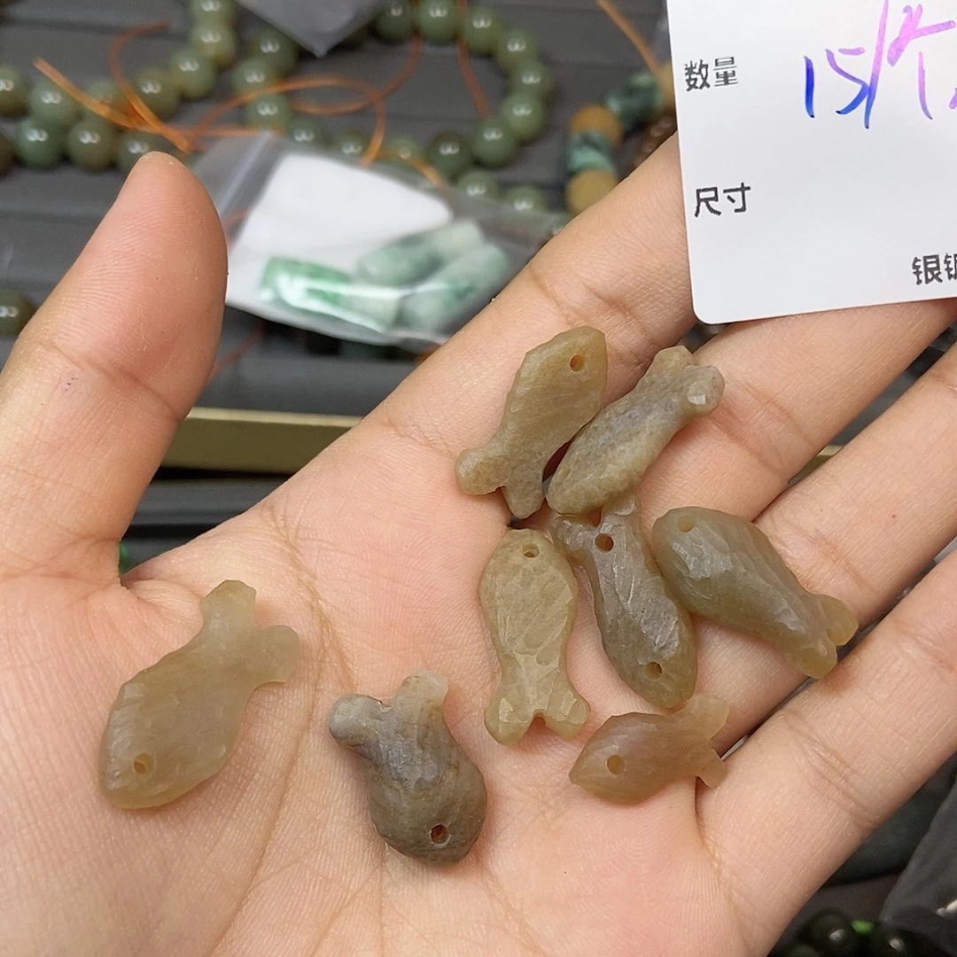 颈饰未镶嵌和田玉（糖玉）T115
