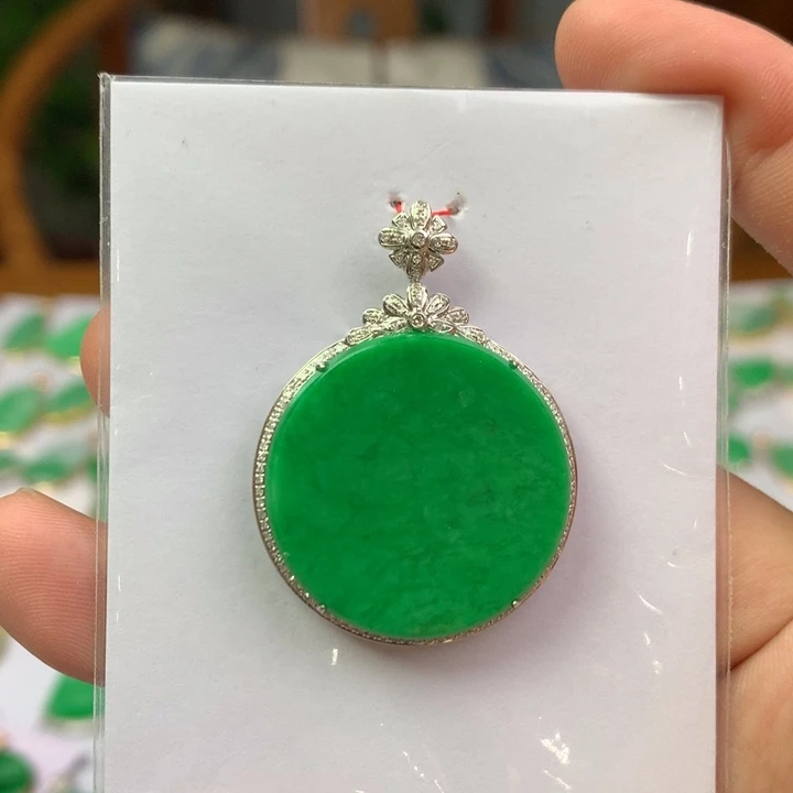 颈饰18K金镶嵌翡翠翡翠吊坠
