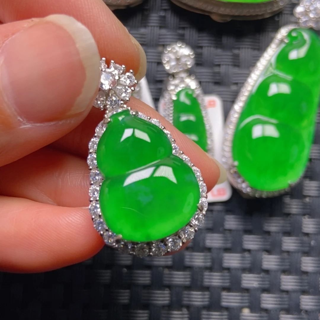 翡翠银S925镶嵌颈饰葫芦吊坠