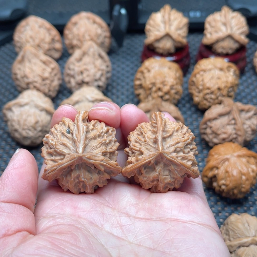 涞***贵文玩核桃吊坠盘山三棱