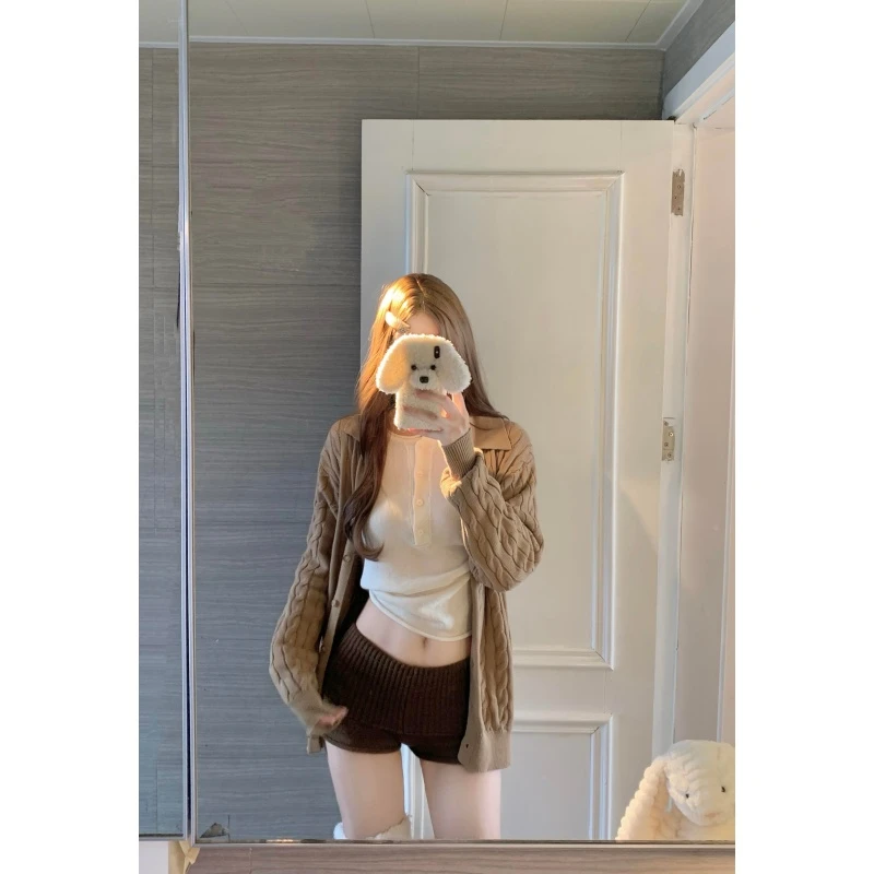 韩系气质针织外套女秋季高级感慵懒风宽松白色上衣坑条包臀短裤潮