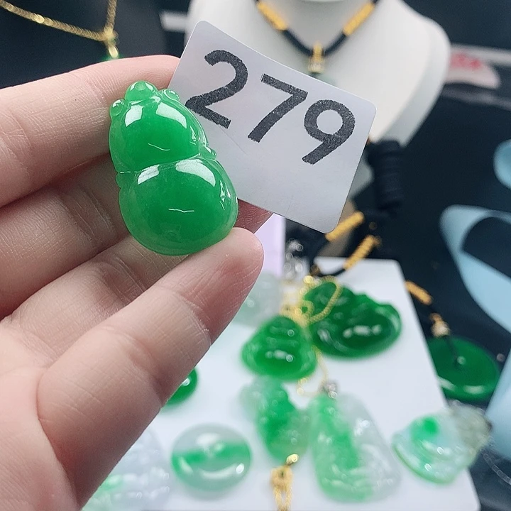 翡翠未镶嵌吊坠(赠链)