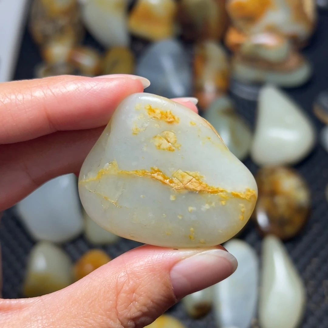 和田玉未镶嵌把件A20