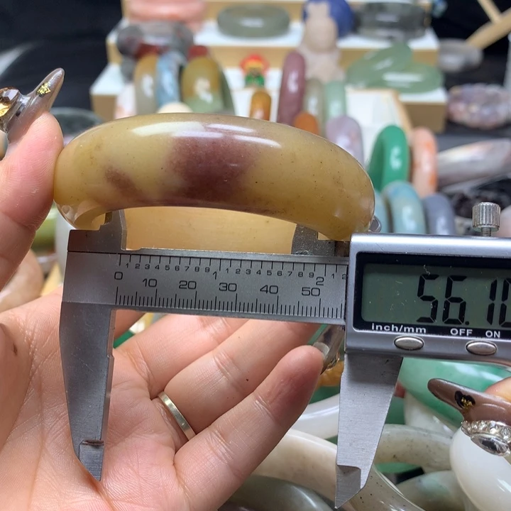 未镶嵌手镯石英质玉