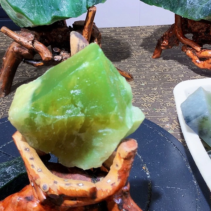 未镶嵌蛇纹石玉珠宝奇石