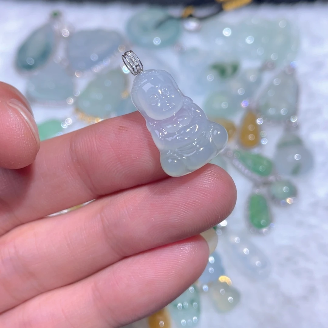 翡翠18K金镶嵌颈饰翡翠