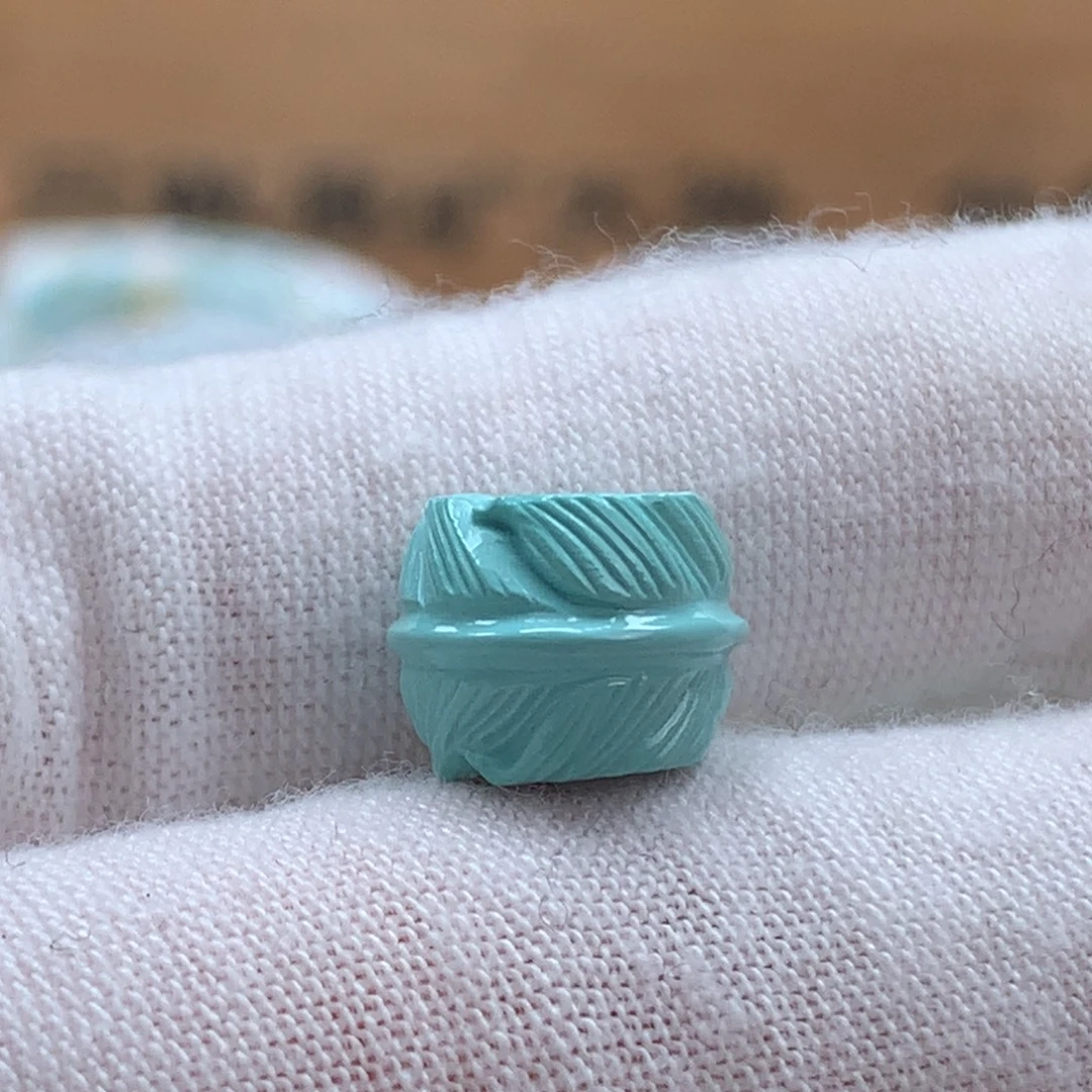 绿松石未镶嵌原矿绿松石羽毛扣配饰