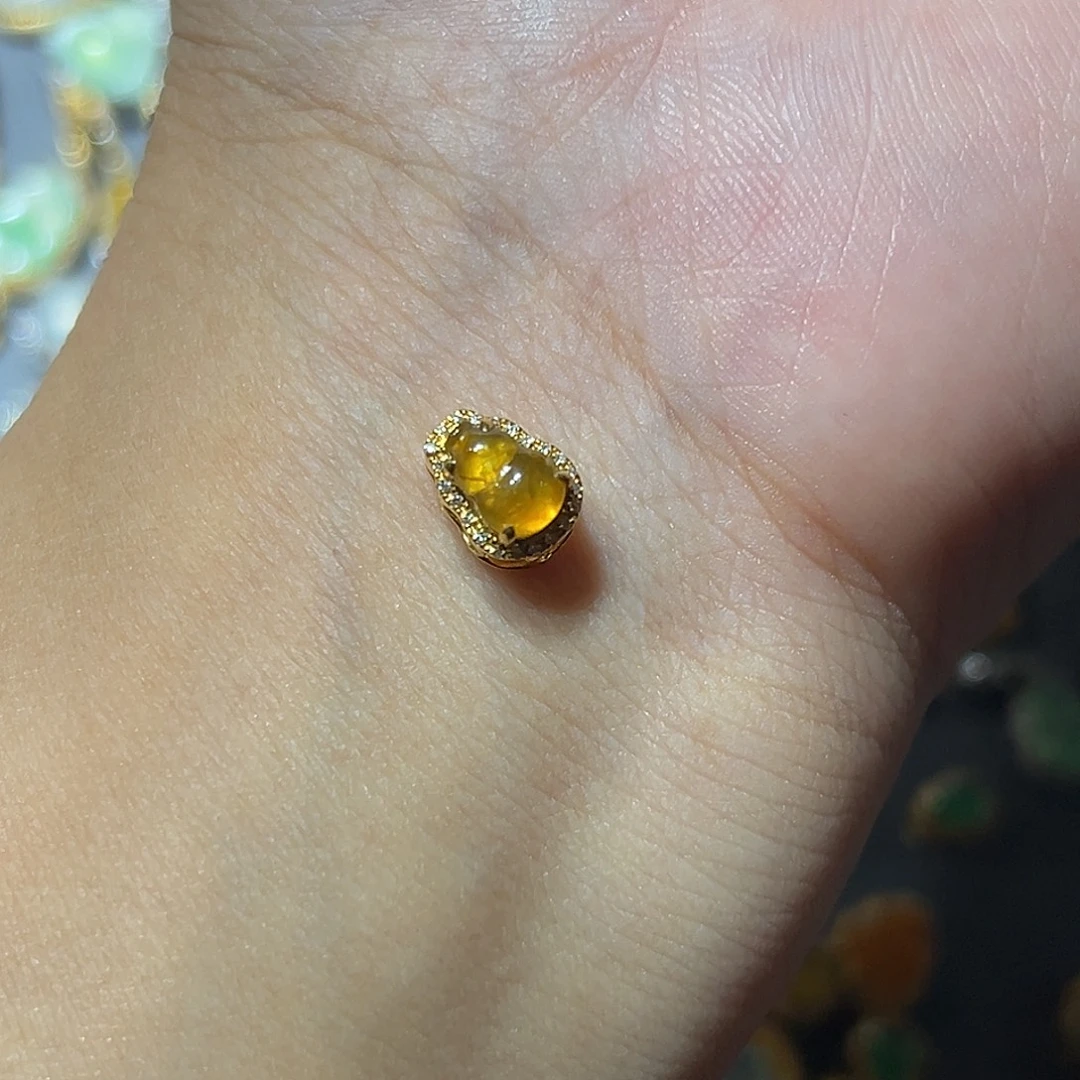 翡翠18K金镶嵌颈饰