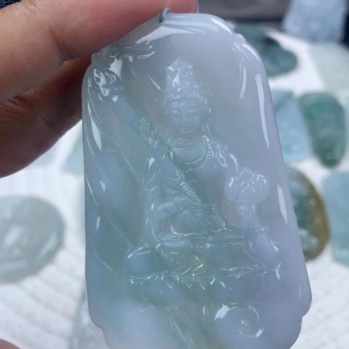 颈饰未镶嵌翡翠虚空藏菩萨