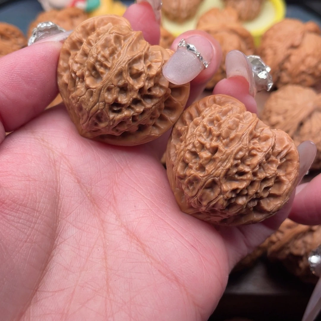 文玩核桃吊坠桃心宫灯38