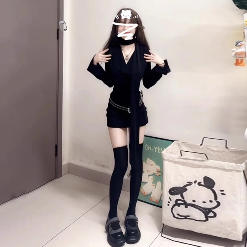 黑色小妈裙荡领连衣裙子女秋冬季2025新款入春搭配一整套包臀短裙