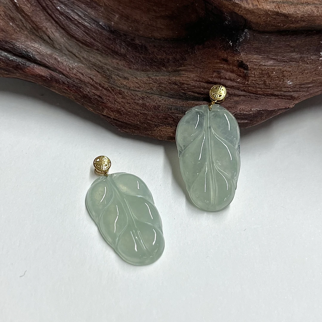 【小宝珠宝】24 S66869-18K金镶嵌翡翠吊坠-多样性发一件-22x14x3mm