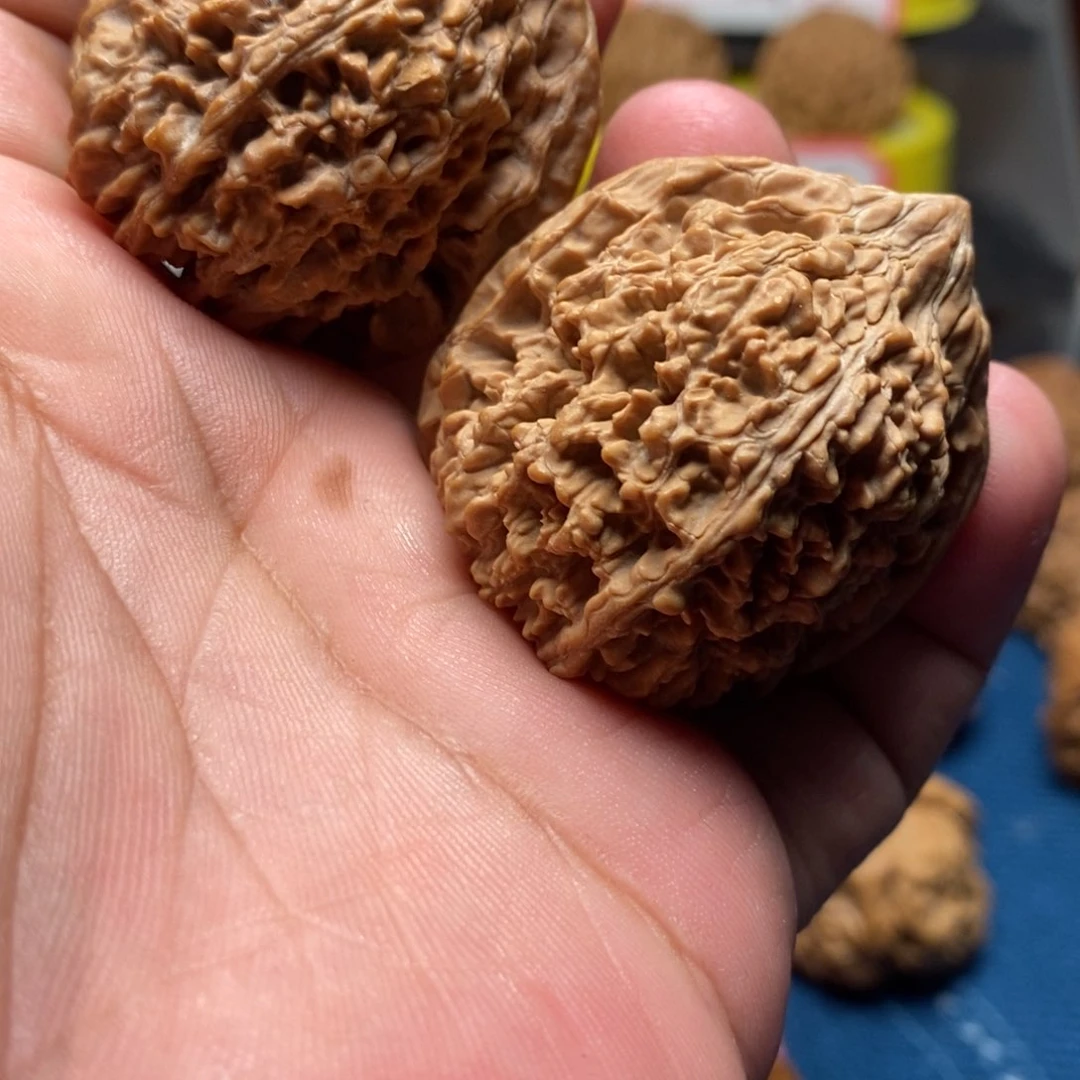 文玩核桃吊坠百花山40