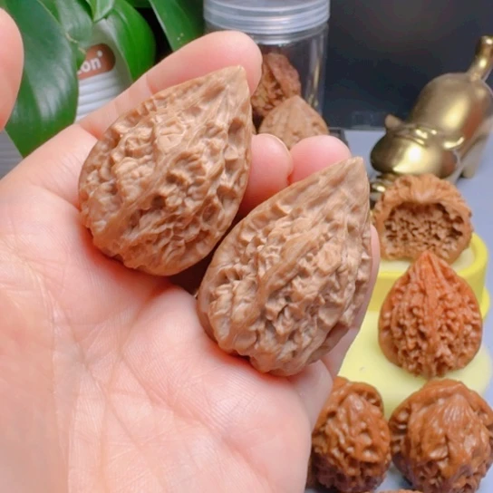 木质类野生鸡心文玩