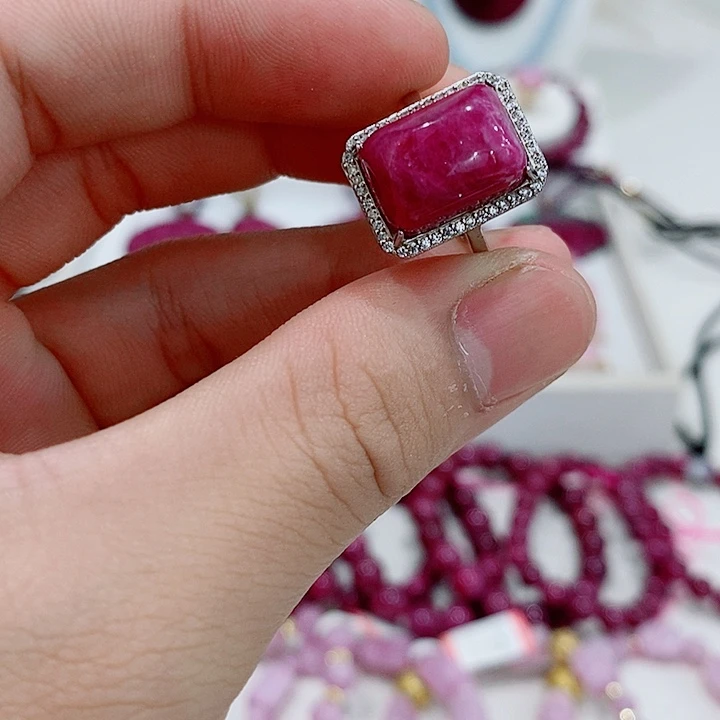 银S925镶嵌红宝石戒指