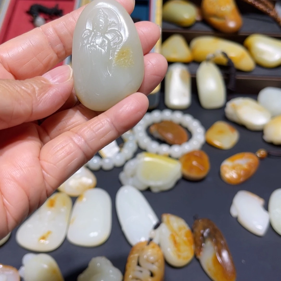 和田玉未镶嵌颈饰