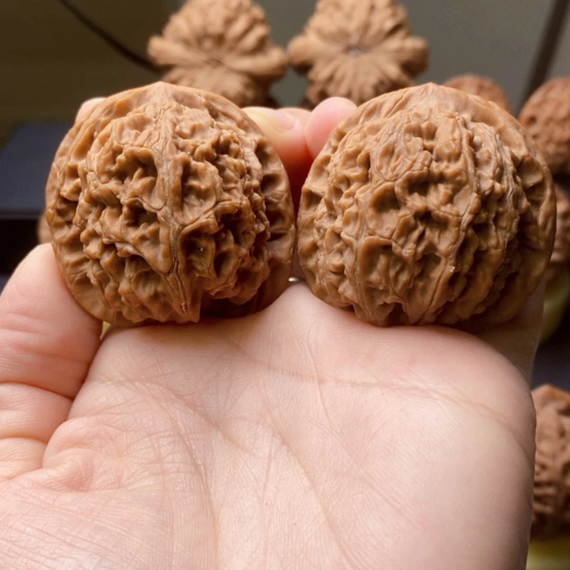 【闪购商品】吊坠文玩核桃水龙纹一对