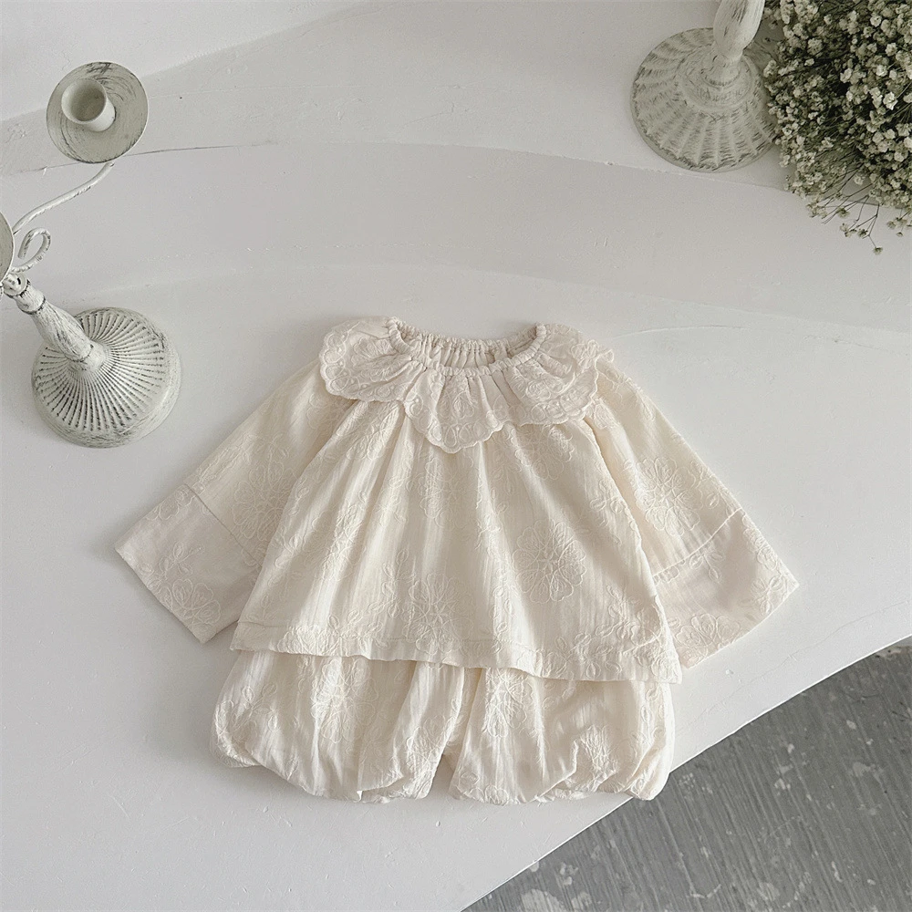 INS款婴幼儿春秋满辐刺绣花瓣领长袖上衣+短裤女宝宝公主范套装