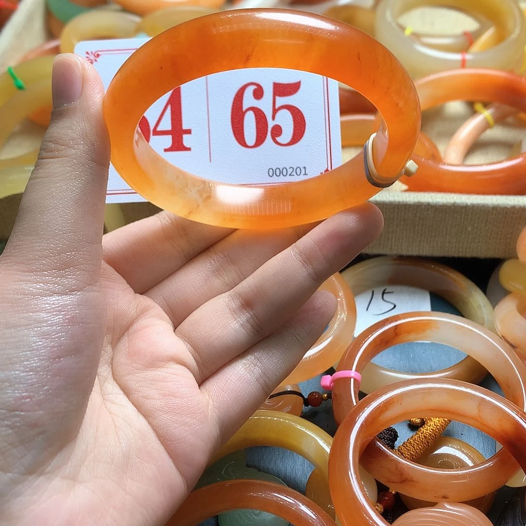 未镶嵌石英质玉（黄龙玉）手镯