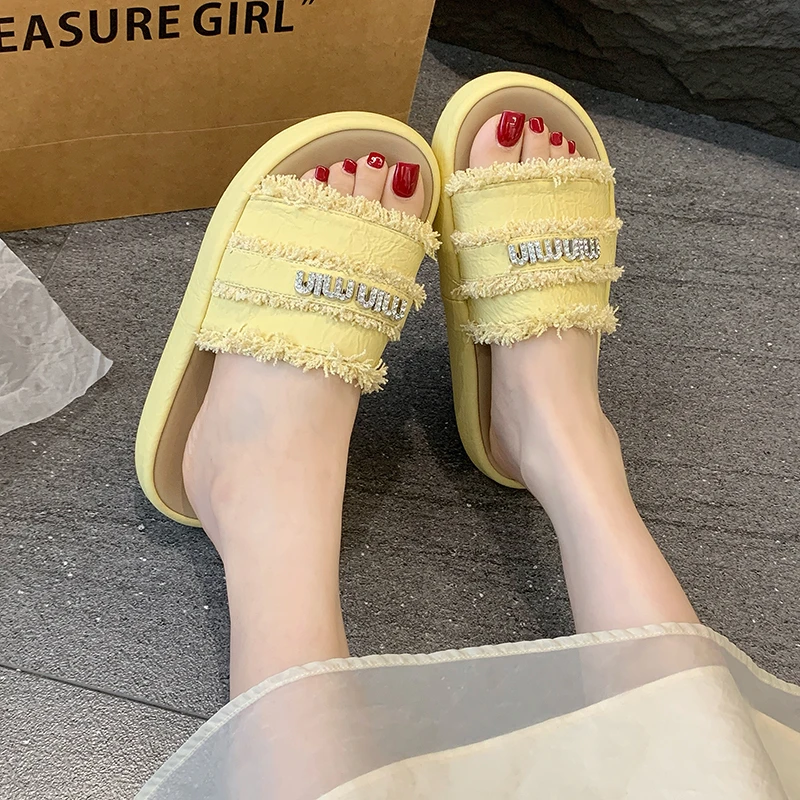 平底软底一字拖鞋女夏外穿2025新款网红超火配裙子海边沙滩凉拖鞋