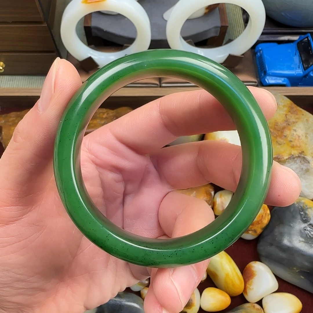 和田玉（碧玉）未镶嵌手镯俄料菠菜绿