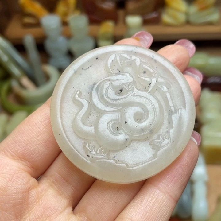 蛇纹石玉未镶嵌颈饰