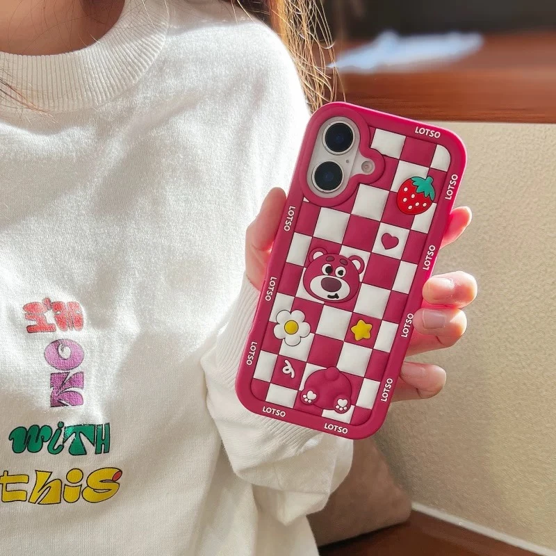 【适用苹果oppo华为vivo】女款草莓格子熊iPhone16可爱15硅胶手机壳