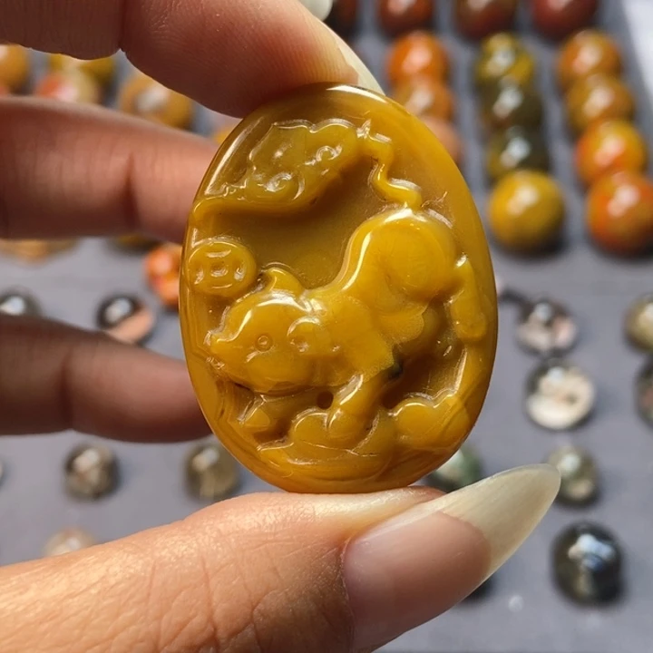 未镶嵌颈饰玛瑙/玉髓战国红