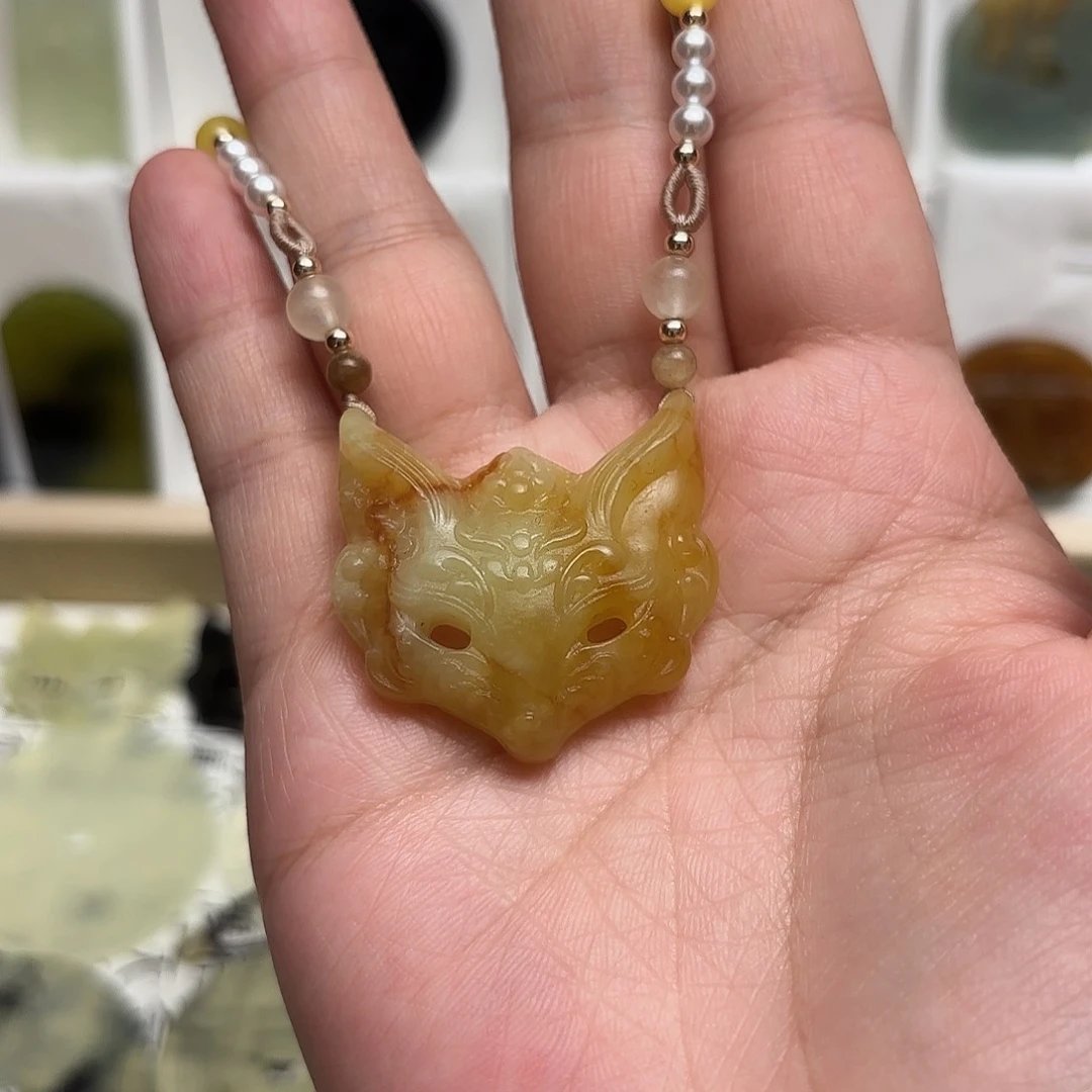 蛇纹石玉颈饰未镶嵌