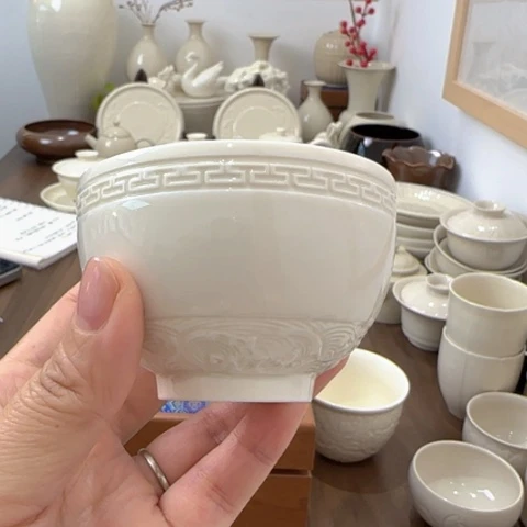 9***་微瑕定瓷海水纹杯