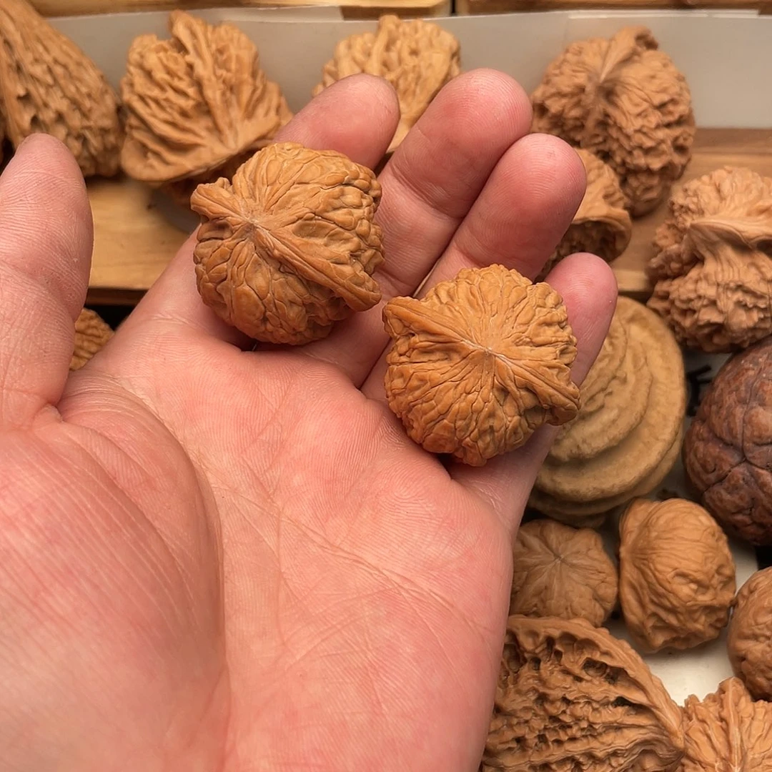 L***-文玩核桃吊坠磨盘