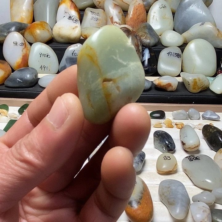 和田玉未镶嵌颈饰吊坠