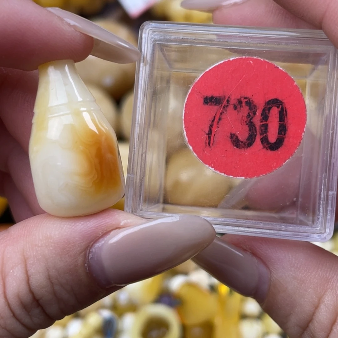蜜蜡未镶嵌珠宝奇石