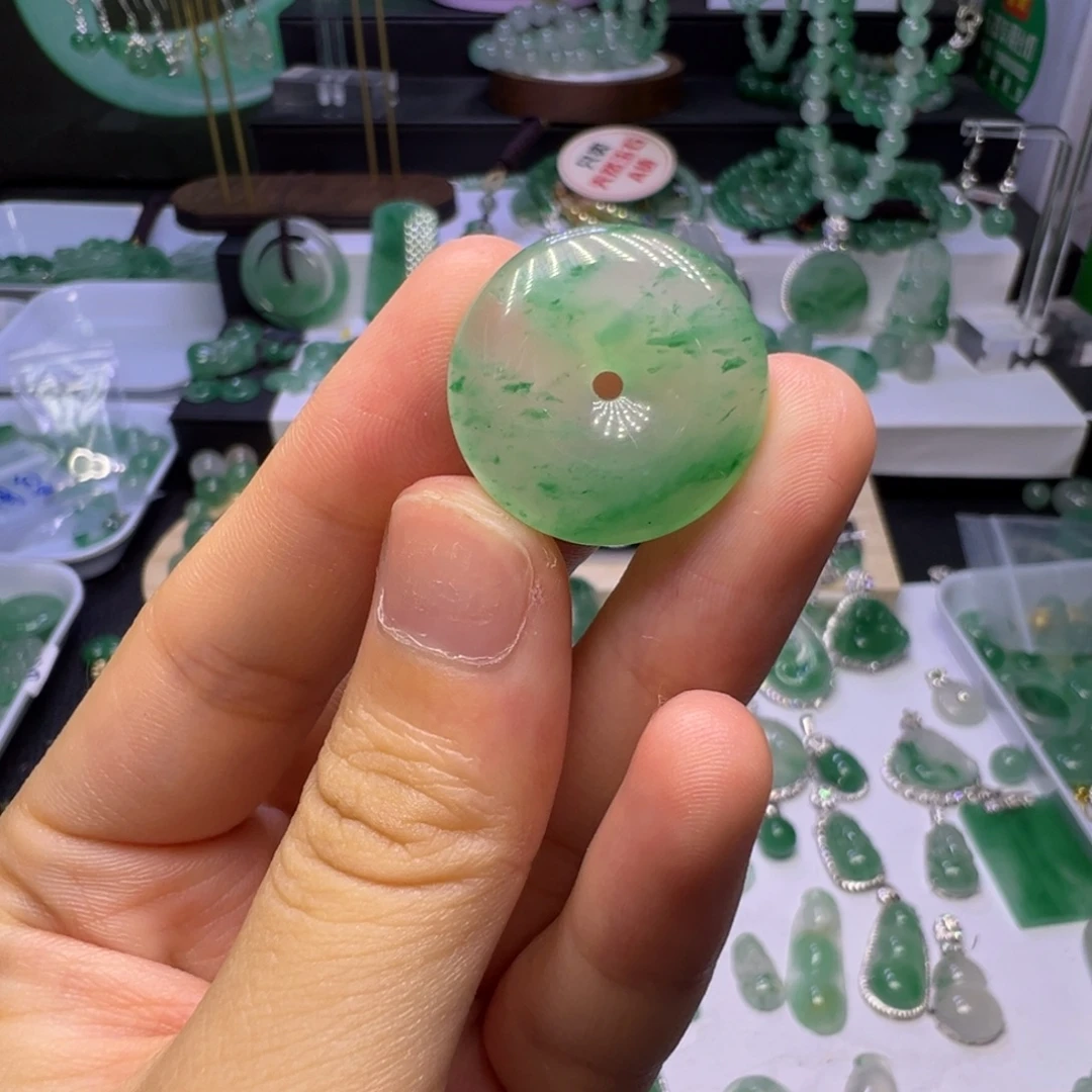 石英质玉（非洲翠）未镶嵌颈饰