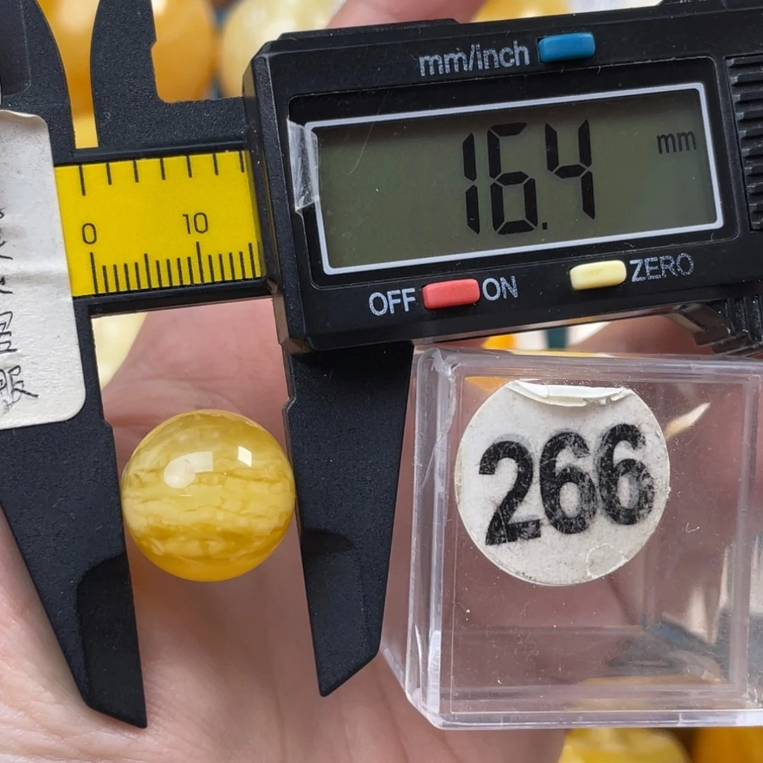 蜜蜡未镶嵌珠宝奇石