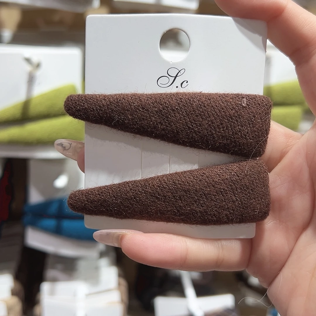 仿珍珠非金属深咖色三角掰掰夹