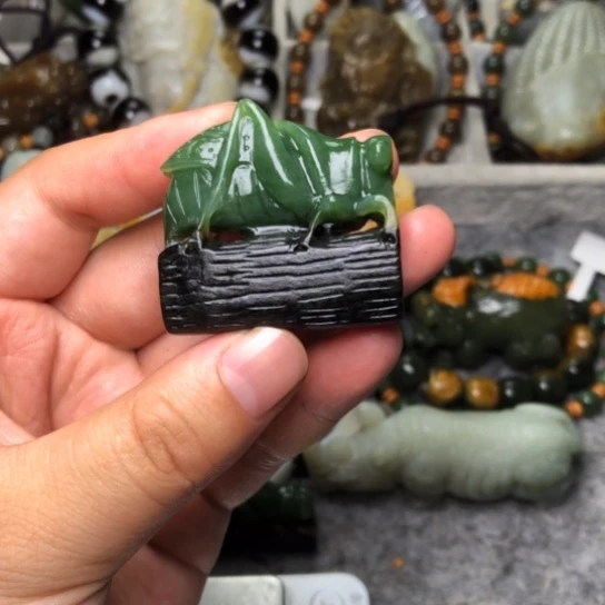 L***光和田玉未镶嵌把件150