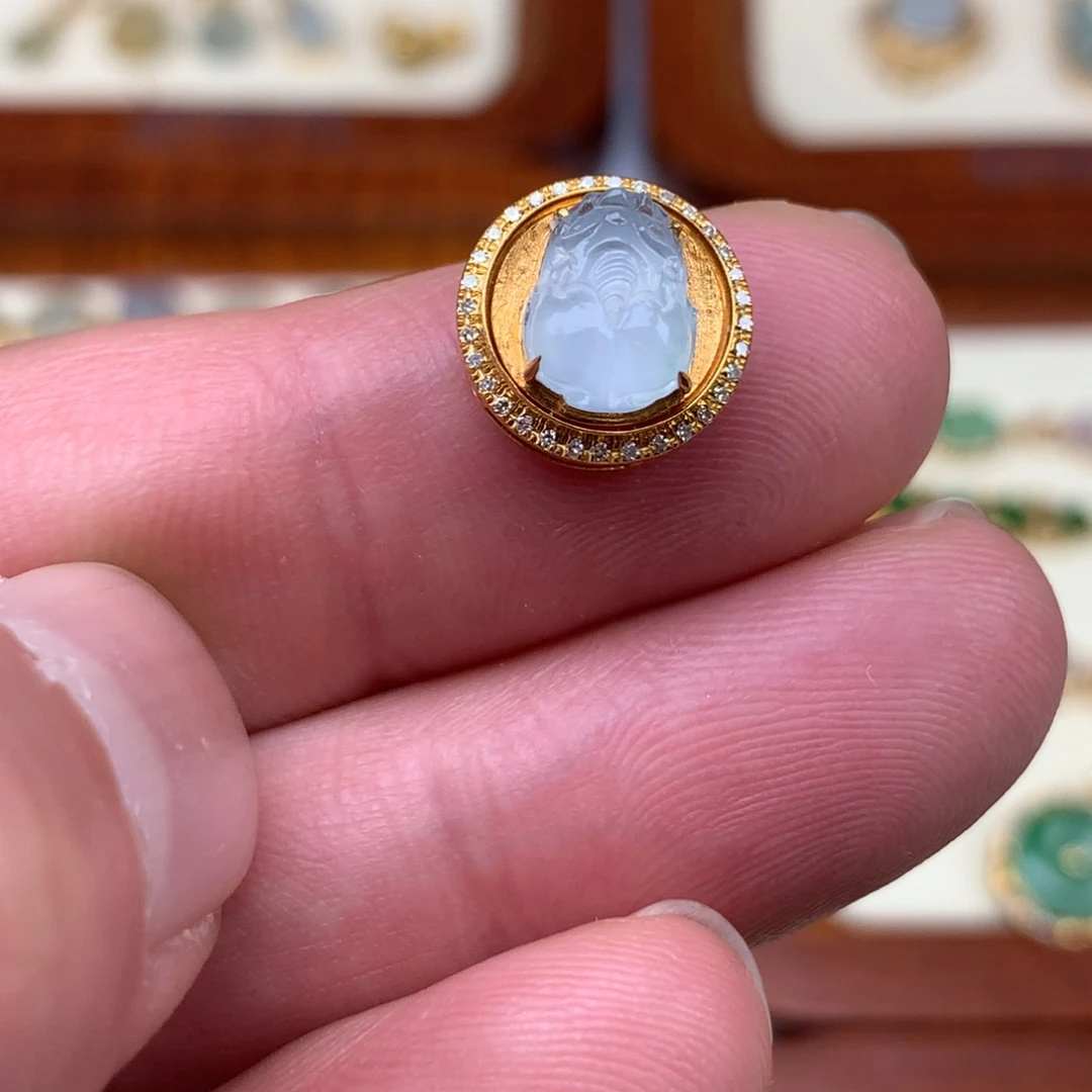 翡翠18K金镶嵌颈饰貔貅