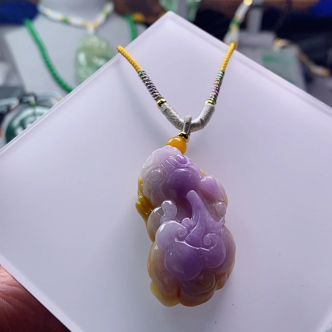翡翠未镶嵌吊坠(赠链)