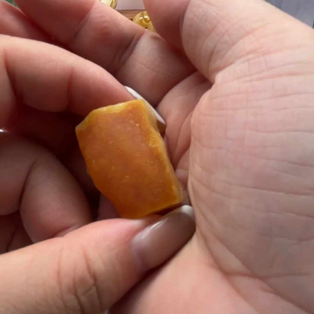 彩***飞定制琥珀未镶嵌蜜蜡