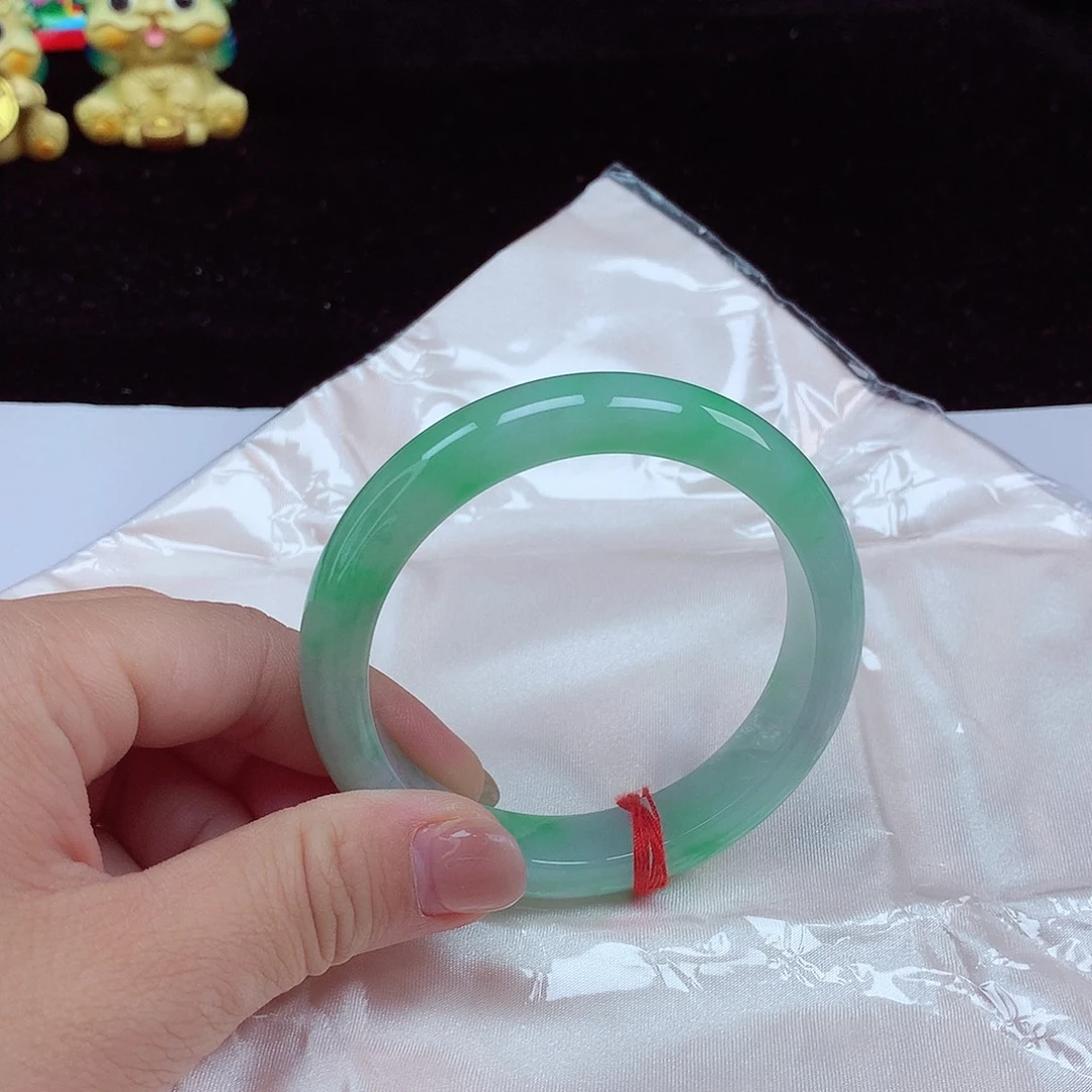 翡翠手镯未镶嵌圈口57