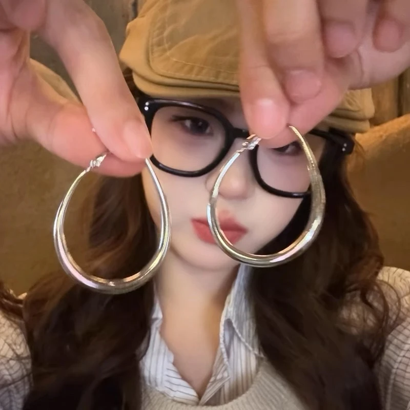 铜合金耳饰 百搭素圈小众设计简约时尚轻奢感水滴耳圈耳环J-315