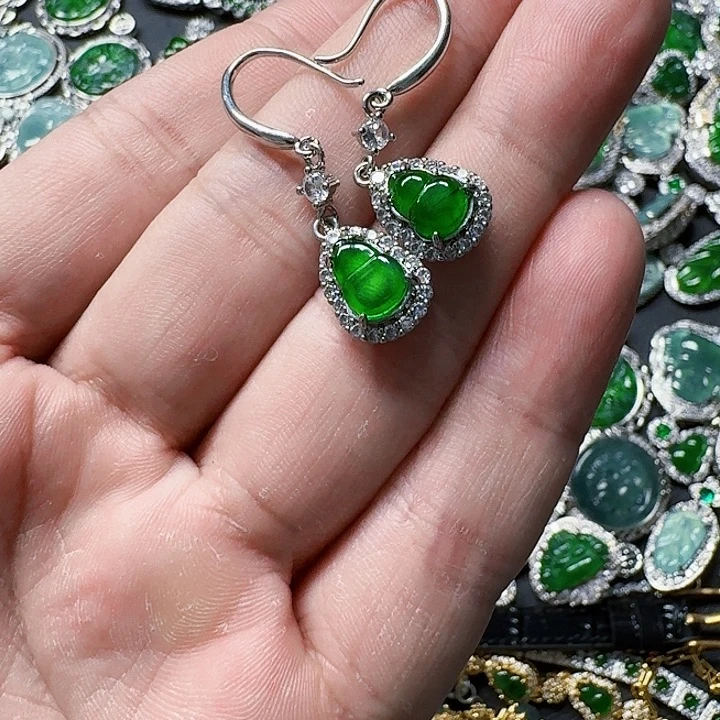 翡翠颈饰未镶嵌天然A货翡翠放漏