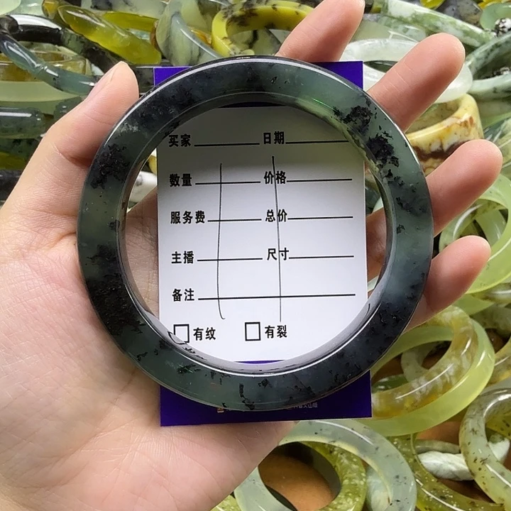 陈***莲蛇纹石玉未镶嵌手镯