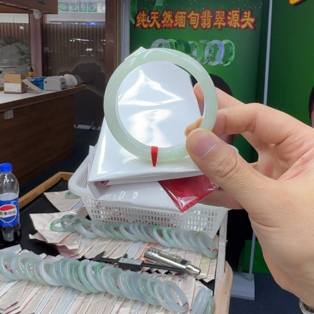 一***回翡翠未镶嵌手镯翡翠