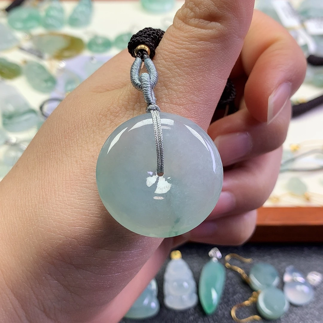 翡翠未镶嵌颈饰平安扣