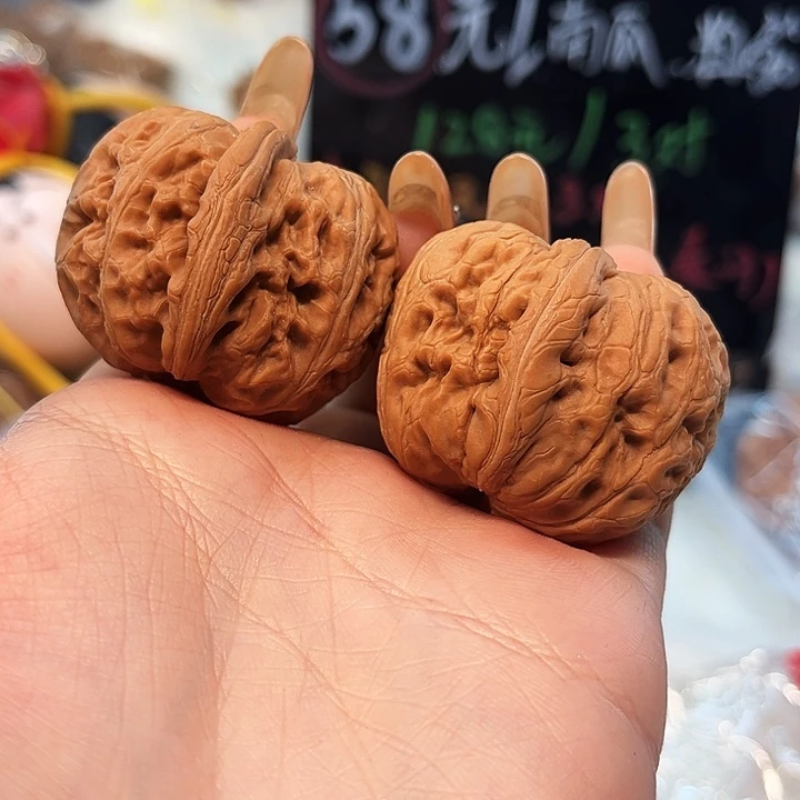 文玩核桃吊坠40元宝